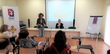 Beatriz Labián en la presentación de la jornada para profesionales de la abogacía