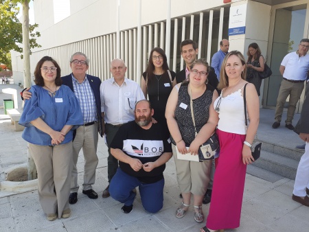 Participantes en la Lanzadera de Empleo de Manzanares junto a los concejales Manuel José Palacios y Cándido Jorge Sevilla