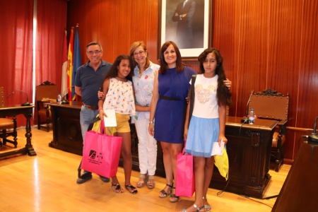 Lalti y Anna junto al representante de Hausa y a Quintanilla y Zúñiga