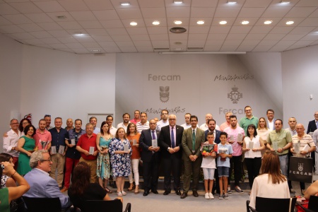 Foto de grupo de los galardonados y autoridades