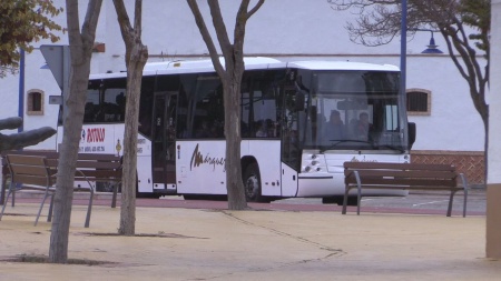 Bus urbano en la nueva parada situada junto a la EFA Moratalaz