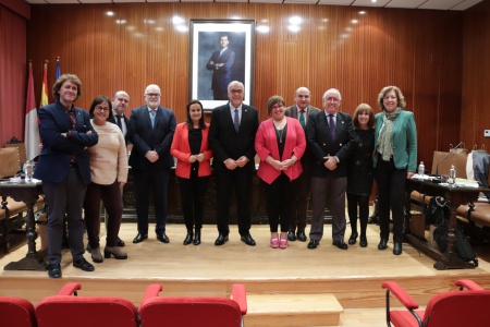 Julián Nieva y Prado Zúñiga junto a los delegados de la Junta en la provincia