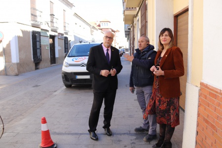 Nieva y Díaz-Benito comprobaron los trabajos de renovación de alumbrado en la calle Doctor Fleming