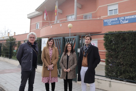 Primera visita del estudio de arquitectura que realizará la ampliación de ‘Los jardines’