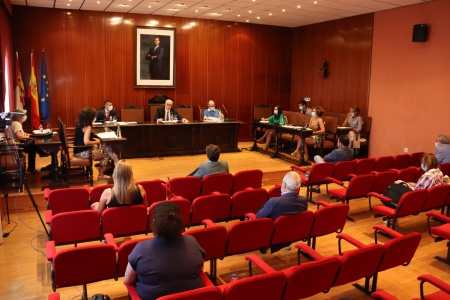 Durante el pleno se mantuvieron las medidas de preventivas de distanciamiento