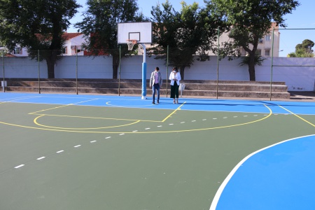 La pista polideportiva verde, lista para entrenar