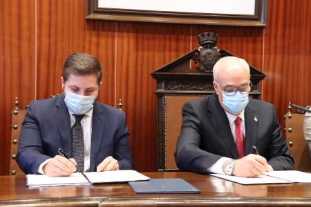 Hernando y Nieva firman el protocolo de ampliación del Sector 5