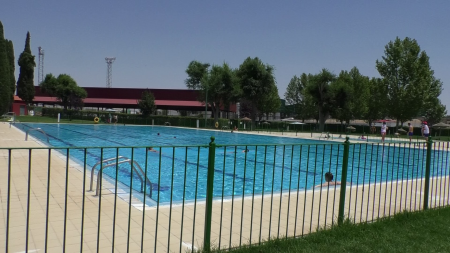 Aforo asequible en la primera semana de funcionamiento de la piscina municipal