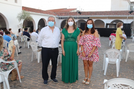 Candi Sevilla junto a África Crespo y a Prado Zúñiga antes de la presentación del libro