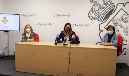 Díaz-Benito explicó las medidas en rueda de prensa junto a las floristas manzanareñas