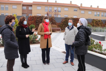 Momento de la visita en la plaza de la calle Cuenca