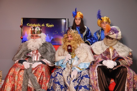 Visita de los Reyes Magos a la televisión municipal en enero de 2020