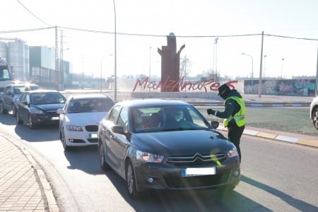 Control de la Guardia Civil a la salida de Manzanares en el Vial del Polígono