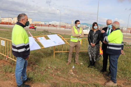 Julián Nieva e Isabel Díaz-Benito durante la visita a las obras