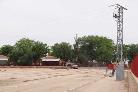 Zona del parking que se habilita para las atracciones de feria