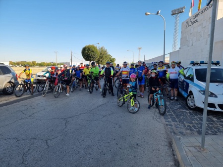 Participantes a la salida de la ruta