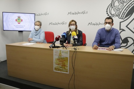 Isabel Quintanilla presenta el Aula junto a Maribel Ruiz y Juan Antonio Moraleda