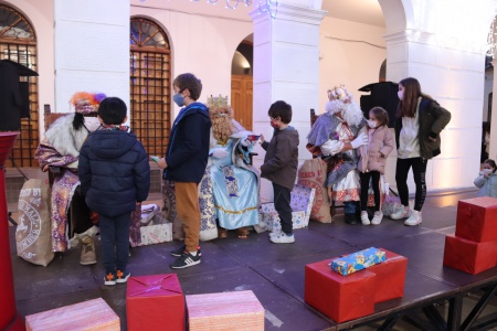 Entrega de cartas a los Reyes Magos en la plaza en la tarde del lunes