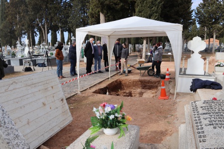 Las autoridades han visitado los trabajos de exhumación
