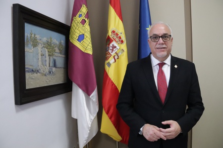Julián Nieva en el despacho de Alcaldía