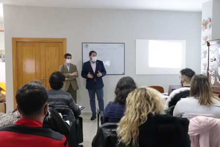 Visita Pablo Camacho y José María Cabanes al curso de vigilante de seguridad