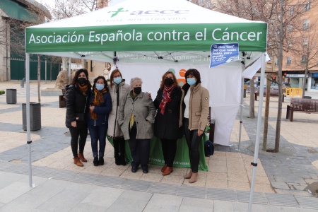 Mesa informativa sobre el cáncer de colon