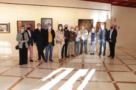 Autoridades y organizadores junto a algunos de los artistas participantes