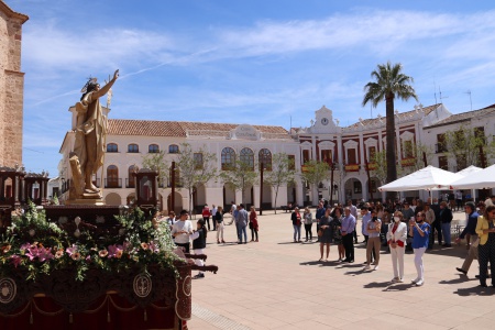 Salida de Cristo Resucitado en la procesión del Domingo de Resurrección