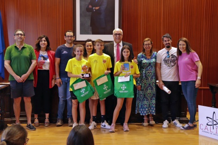 Recepción 'ManzaQuiz' en el salón de plenos