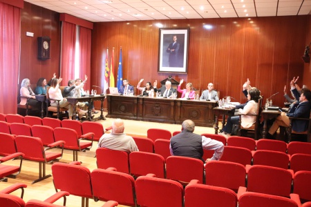 PSOE y PP votan a favor de estos contratos de patrocinio de promotores fotovoltaicos