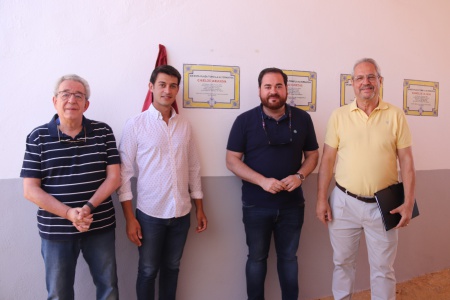 Carlos Aranda descubrió la cerámica que recuerda su alternativa en esta plaza