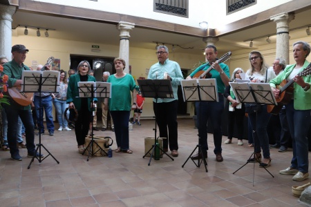 Imagen de archivo Folk Airén en la inauguración de las cruces de mayo 2023