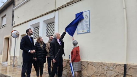 Julián Nieva descubre la cerámica mural