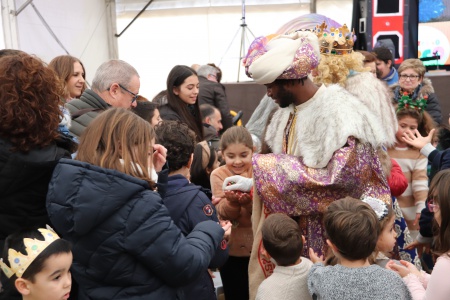 Imagen del saludo de los Reyes Magos en la carpa de La Pérgola en 2023