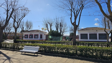 Dos de los bares de los Paseos del Río 