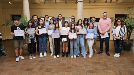 Foto conjunta con los premiados