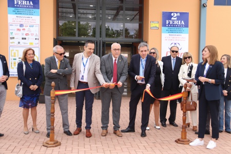 Corte de cinta inaugural de la feria