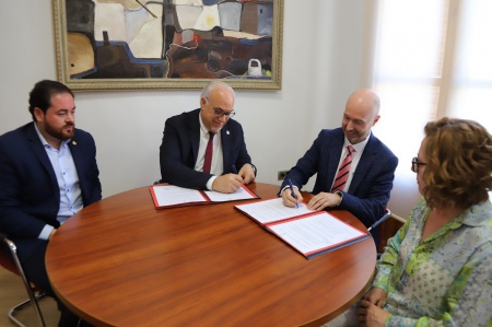 Firma convenio Ayuntamiento y Asociación Empresarial (mayo 2025) (4)