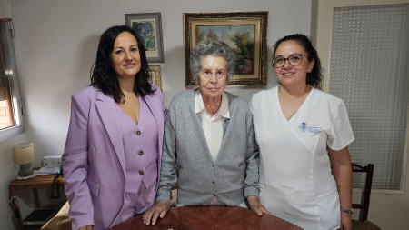 Prado Zúñiga junto a Mercedes García y a Teresa Torres Prado Zúñiga junto a Mercedes García y a Teresa Torres