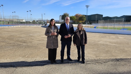 Nieva visitó los trabajos que se llevan a cabo en el polideportivo junto a las concejalas de Obras y de Deportes Nieva visitó los trabajos que se llevan a cabo en el polideportivo junto a las concejalas de Obras y de Deportes
