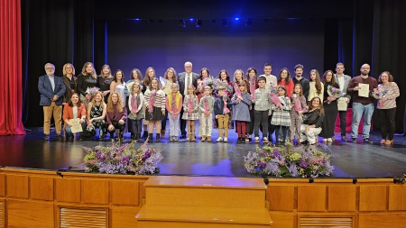 Foto conjunta de autoridades y personas premiadas en la X Gala de la Iguadad