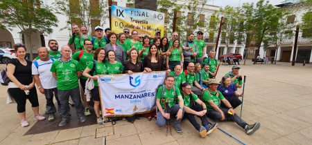 Foto de participantes y autoridades a su llegada a la plaza de la Constitución de Manzanares