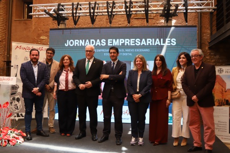 Autoridades en la clausura de las Jornadas Empresariales 2026