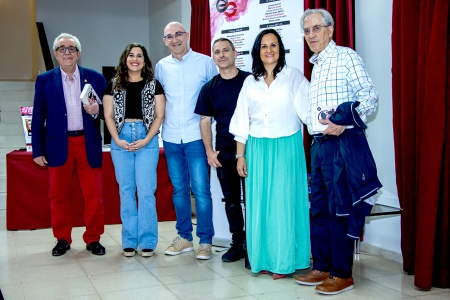 Ramos junto a miembros de la Escuela de Ciudadanía y los concejales Prado Zúñiga y Candi Sevilla Ramos junto a miembros de la Escuela de Ciudadanía y los concejales Prado Zúñiga y Candi Sevilla