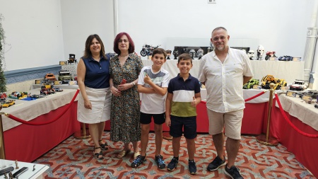 Participantes en la exposición junto a Marta Muñoz en el museo PlomHist