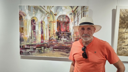Blai Tomás Ibáñez junto a la obra ganadora del primer premio nacional Blai Tomás Ibáñez junto a la obra ganadora del primer premio nacional