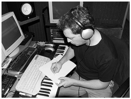 Sergio González en su estudio