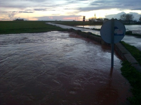 Instantánea de la ccrecida del Río Azuer a su paso por Manzanares