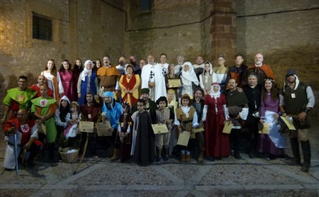 Fotografía conjunta de los ganadores de los concursos con las autoridades