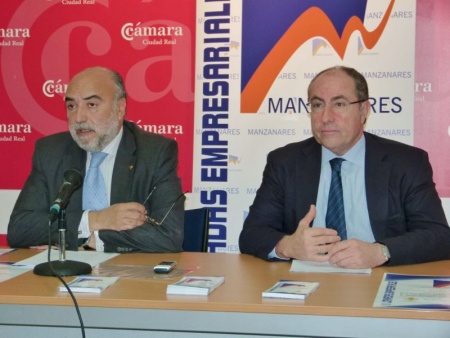 Antonio López de la Manzanara y Mariano León, en la Cámara de Comercio